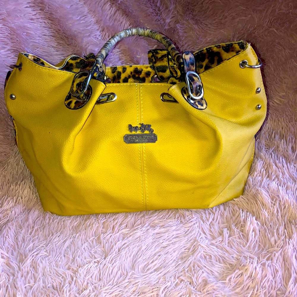 Wildly Chic: Must-Have Authentic Yellow Leopard Coach Purse!